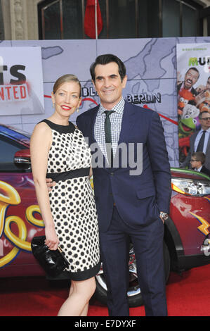 Film Premiere Muppets die meisten Wanted Featuring: Ty Burrell, Frau Holly Where: Los Angeles, California, Vereinigte Staaten von Amerika bei: 12. März 2014 Stockfoto