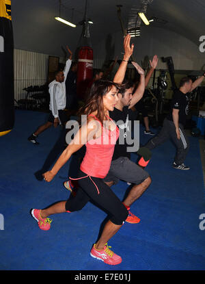 Photocall fo Boxer David "The Hayemaker" Haye zusammen mit seinem Trainer Ruben Tabares in Zusammenarbeit mit Peter Marcasciano startete die dritte in einer Reihe von neuen Elite training und Lagern bei seinem Hayemaker-Gym Lambeth mit Klimaanlage: Lizzie Cun Stockfoto