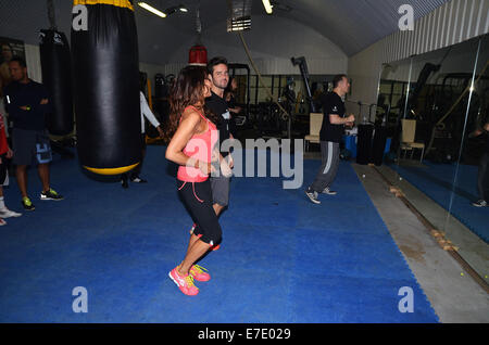 Photocall fo Boxer David "The Hayemaker" Haye zusammen mit seinem Trainer Ruben Tabares in Zusammenarbeit mit Peter Marcasciano startete die dritte in einer Reihe von neuen Elite training und Lagern bei seinem Hayemaker-Gym Lambeth mit Klimaanlage: Lizzie Cun Stockfoto