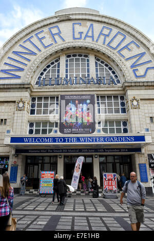 Nahaufnahme der Vorderseite der Winter Gardens Theater in Blackpool, Lancashire, Großbritannien Stockfoto