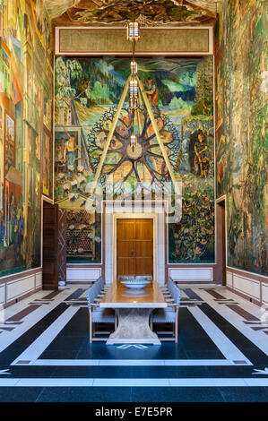 Das Rathaus (Radhus), Oslo, Norwegen. Der East-Gallery, mit Fresken von pro Krohg zum Thema der Stadt und des Landes Stockfoto