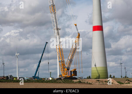 Installation von einer Windkraftanlage, Schönermark, Uckermark, Brandenburg, Deutschland Stockfoto