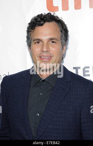 Toronto, ON, Canada. 14. Sep, 2014. Mark Ruffalo im Ankunftsbereich für Toronto International Film Festival 2014, Toronto, ON 14. September 2014. Bildnachweis: Nicole Springer/Everett Collection/Alamy Live-Nachrichten Stockfoto