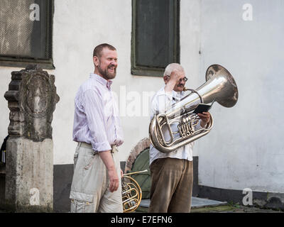 Straßenmusikanten in der alten Stadt von Riga, Lettland. Stockfoto