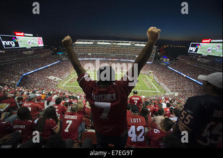 14. September 2014 - Santa Clara, CA, USA - San Francisco 49ers Fans jubeln Team als das y-Stück der Chicago Bears während eines Spiels im Levi's-Stadion Sonntag, 14. September 2014 in Santa Clara, Cailf. (Kredit-Bild: © Paul Kitagaki Jr/Sacramento Bee/ZUMA Draht) Stockfoto