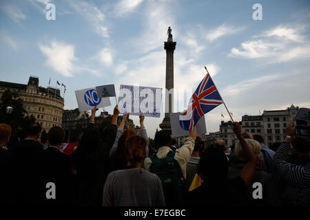 Trafalgar Square, London, UK, 15. September 2014. Zeichen auf der pro Einheit-Kundgebung vor der Nelsonsäule Credit Wabbel: fantastische Kaninchen/Alamy Live News Stockfoto