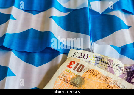 Schottische Fahnen und Währung Stockfoto