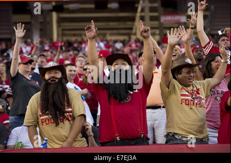 14. September 2014 - Santa Clara, CA, USA - San Francisco 49ers Fans Jubel im Team gegen die Chicago Bears während eines Spiels im Levi's-Stadion Sonntag, 14. September 2014 in Santa Clara, Cailf. (Kredit-Bild: © Paul Kitagaki Jr/Sacramento Bee/ZUMA Draht) Stockfoto