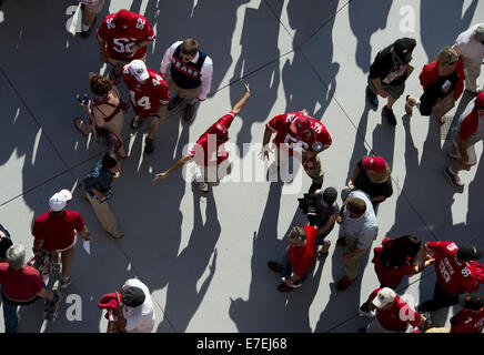 14. September 2014 ankommen - Santa Clara, CA, USA - Fans vor dem Spiel im Levi's-Stadion Sonntag, 14. September 2014 in Santa Clara, Cailf. (Kredit-Bild: © Paul Kitagaki Jr/Sacramento Bee/ZUMA Draht) Stockfoto