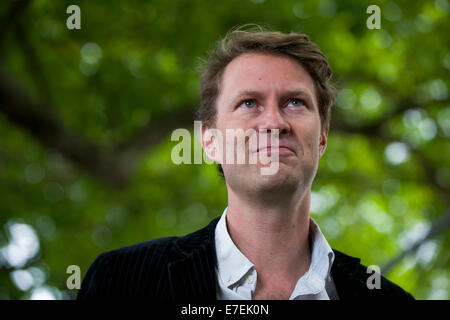 Britischer Journalist arbeitete als Auslandskorrespondent für The Guardian Luke Harding erscheint auf dem Edinburgh International Book Stockfoto