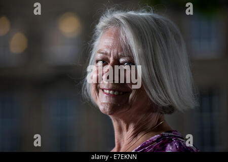 Englische Journalistin Kate Adie OBE DL, erscheint das Edinburgh International Book Festival. Stockfoto