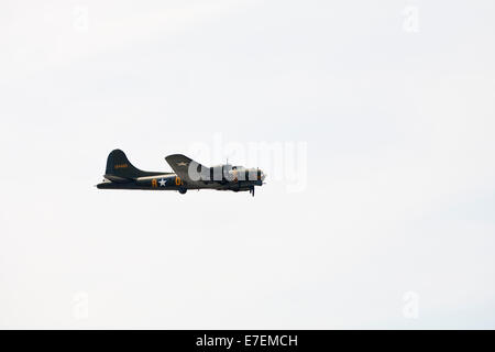 Boeing B - 17G fliegende Festung 124485 Memphis Belle im Flug Stockfoto