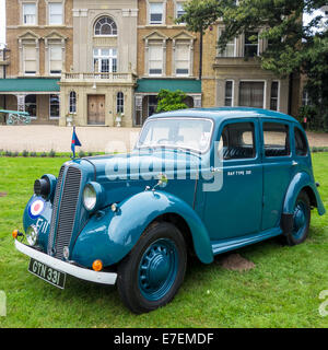 Vintage RAF Hillman Offiziere Mitarbeiter Auto WW2 außerhalb Quex Haus Birchington. Stockfoto