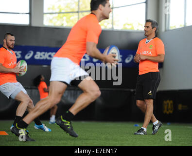 Stellenbosch, Südafrika. 15. Sep, 2014. Neil Powell Uhren seine Kader-Mitglieder während der Springbok Sevens Medientag im Stellenbosch Akademie des Sports. Springbok-Sevens bereiten sich für die kommende IRB HSBC Siebener-Serie, die in Gold Coast, Australien, nächsten Monat startet. Die Mannschaft wollen Top 4 am Ende der Serie, die qualifizieren sie für die Olympischen Spiele 2016 in Rio zu beenden.  Bildnachweis: Roger Sedres/Alamy Live-Nachrichten Stockfoto