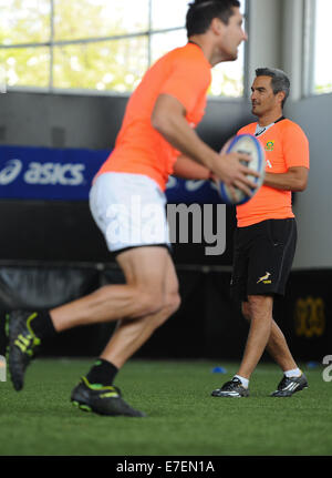 Stellenbosch, Südafrika. 15. Sep, 2014. Neil Powell Uhren seine Kader-Mitglieder während der Springbok Sevens Medientag im Stellenbosch Akademie des Sports. Springbok-Sevens bereiten sich für die kommende IRB HSBC Siebener-Serie, die in Gold Coast, Australien, nächsten Monat startet. Die Mannschaft wollen Top 4 am Ende der Serie, die qualifizieren sie für die Olympischen Spiele 2016 in Rio zu beenden.  Bildnachweis: Roger Sedres/Alamy Live-Nachrichten Stockfoto