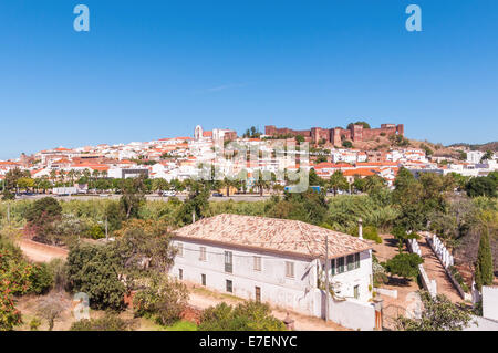 Panoramablick von Silves, antike Stadt in Süd-Portugal Stockfoto