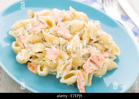 Pasta mit Lachs Stockfoto