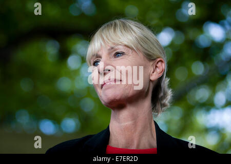 Englischer Schriftsteller, Sachbücher und Kurzgeschichte Verfasser und Rundfunksprecher Kate Mosse OBE, erscheint beim Edinburgh Book Festival. Stockfoto