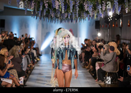 London, UK. 15. Sep, 2014. Zeigen Finale zu Fuß in die Vin und Omi Modeschau, London Fashion Week Frühjahr Sommer 2015 am Cumberland Hotel, Marble Arch, London, Vereinigtes Königreich Credit: Chris Yates/Alamy Live-Nachrichten Stockfoto