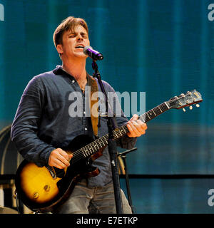 Lukas Nelson und seine band "Das Versprechen des realen" setzen auf eine hohe Energieeffizienz auf der Farm Aid 2014 Stockfoto