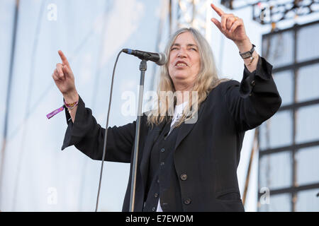 Chicago, Illinois, USA. 14. Sep, 2014. Sängerin PATTI SMITH führt live mit ihrer Band auf 2014 Riot Fest-Musik-Festival im Humboldt Park in Chicago, Illinois © Daniel DeSlover/ZUMA Draht/Alamy Live News Stockfoto