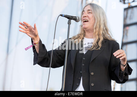 Chicago, Illinois, USA. 14. Sep, 2014. Sängerin PATTI SMITH führt live mit ihrer Band auf 2014 Riot Fest-Musik-Festival im Humboldt Park in Chicago, Illinois © Daniel DeSlover/ZUMA Draht/Alamy Live News Stockfoto