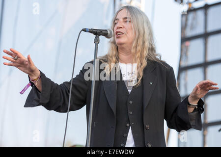 Chicago, Illinois, USA. 14. Sep, 2014. Sängerin PATTI SMITH führt live mit ihrer Band auf 2014 Riot Fest-Musik-Festival im Humboldt Park in Chicago, Illinois © Daniel DeSlover/ZUMA Draht/Alamy Live News Stockfoto