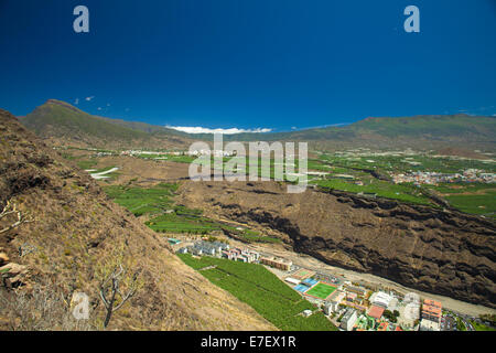 La Palma, Kanarische Inseln, Blick vom Aussichtspunkt Mirador el Time in Richtung Los Llanos de Aridane auf die Ebenen unterhalb Stockfoto