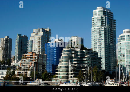 Die Innenstadt von Eigentumswohnung Hochhäuser am False Creek, Vancouver, BC, Kanada Stockfoto