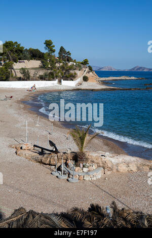 Agia Marina Strand Insel Spetses, in der Argo-Saronischen Golf Griechenlands, gesehen am Ende der Sommersaison Stockfoto