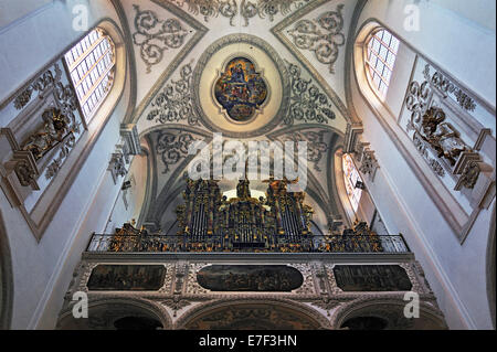 Orgel, Pfarrkirche Mariä Himmelfahrt der Jungfrau Maria, eingeweiht im Jahre 1466, Landsberg am Lech, Bayern, Deutschland Stockfoto