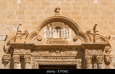 Església del Roser, Rosenkranz-Kapelle mit einem barocken Portal verwendet heute als Ausstellungsraum der Stadt Ciutadella, Menorca Stockfoto