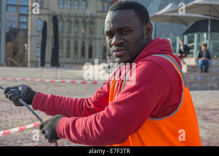 Schöne afrikanische Bauarbeiter Stockfoto