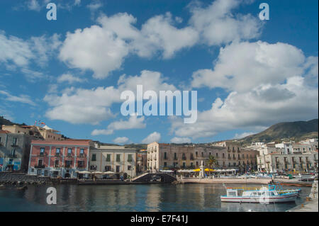 Hafen Marina Corta, Lipari Stadt, Lipari, Äolischen oder Liparischen Inseln, Tyrrhenischen Meer, Süditalien, Italien Stockfoto