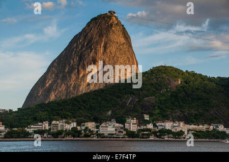 Zuckerhut oder Pão de Açúcar im Abendlicht, Rio De Janeiro, Brasilien Stockfoto