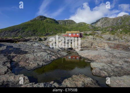 Ferienhaus an der Küste, flakstad, Lofoten, Nordland, Norwegen Stockfoto