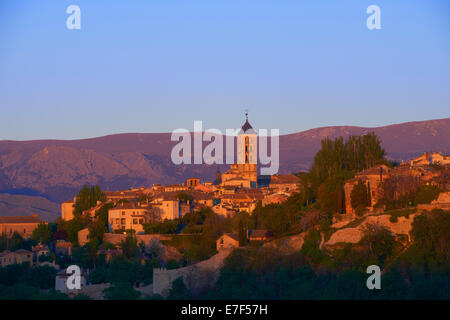 Kirche San Esteban bei Sonnenuntergang, Segovia, Kastilien und León, Spanien Stockfoto