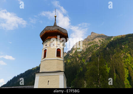 Kindliche Kirche der St. Mary Magdalene, Gargellen, vor Schmalzberg Berg, Montafon, Vorarlberg, Österreich Stockfoto