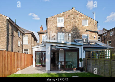 Modernisierte London zu Hause. Hintere Verlängerung. Stockfoto