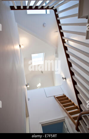 Modernisierte Londoner Haus, Blick auf Landung und Dach-Raum Stockfoto