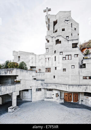 Hof der Kirche St. Nicolas, Beton, Architekt Walter Maria Förderer, Hérémence, Wallis, Schweiz Stockfoto