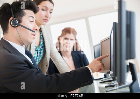 Business-Leute reden in treffen Stockfoto