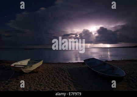 Mitternacht-Blitz an der Ostsee, Insel Hiiumaa, Estland Stockfoto