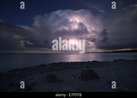 Mitternacht-Blitz an der Ostsee, Insel Hiiumaa, Estland Stockfoto