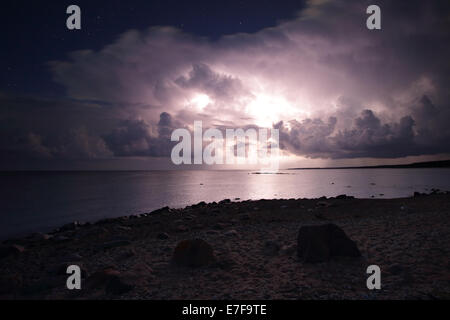 Mitternacht-Blitz an der Ostsee, Insel Hiiumaa, Estland Stockfoto