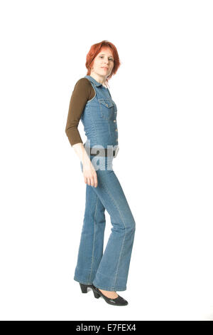 Junge Frau in Jeans isoliert auf weiß Stockfoto