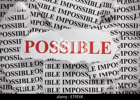 Zerrissene Stück Papier mit dem Wort "Impossible" und das Wort "Möglich" in roter Farbe. Konzept-Bild. Closeup. Stockfoto