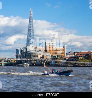 Millenium Brücke Themse Südufer Shard London England Stockfoto