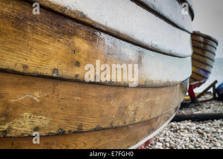 Nahaufnahme des Rumpfes von einem kleinen hölzernen Fischerboot Stockfoto