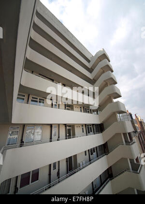 Die modernistischen Wohnblock, Botschaft Gericht in Brighton Stockfoto